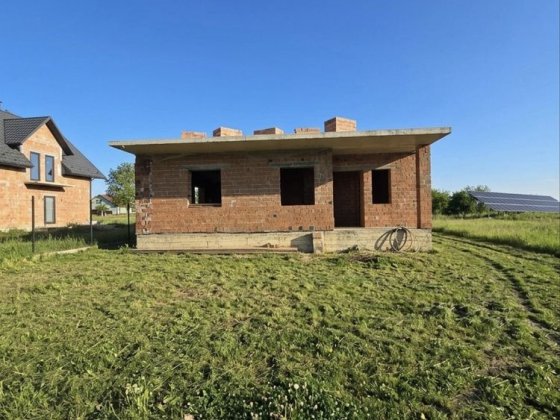 Продам зведену КОРОБКУ з РІВНОЮ ділянкою 6 сотих, с. ВЕЛИКИЙ КУЧУРІВ, є світло, газ поруч! Великий Кучуров