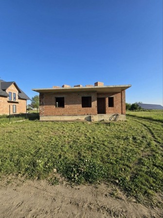 Продам зведену КОРОБКУ з РІВНОЮ ділянкою 6 сотих, с. ВЕЛИКИЙ КУЧУРІВ, є світло, газ поруч! - фото 1