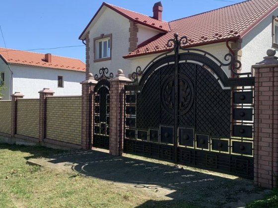 Продам будинок двох поверховий м.Кіцмань