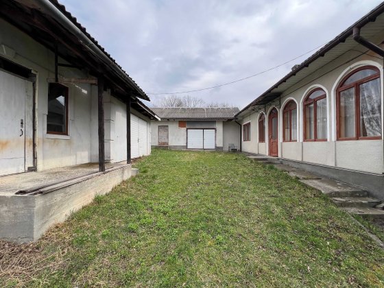 Продаж! Два будинки в жилому стані + гараж Глыбокая