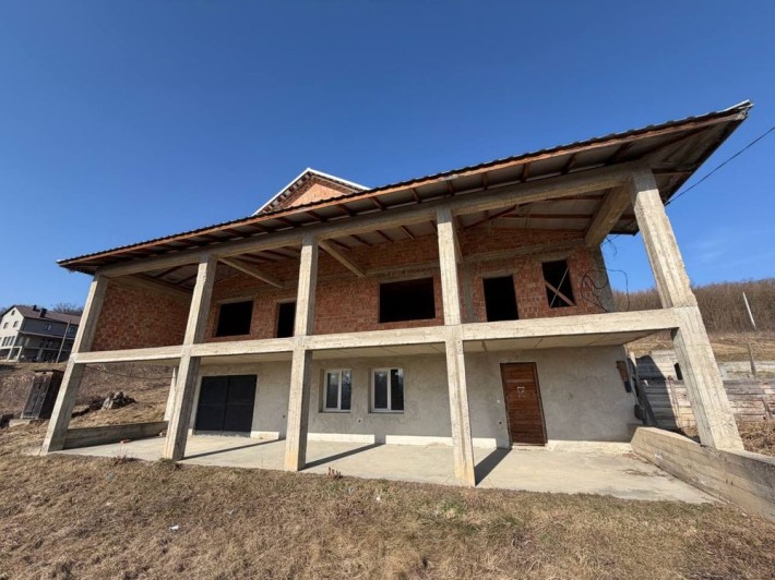 Продаж гарного будинку , неподалік від міста, дуже затишний участок - фото 1