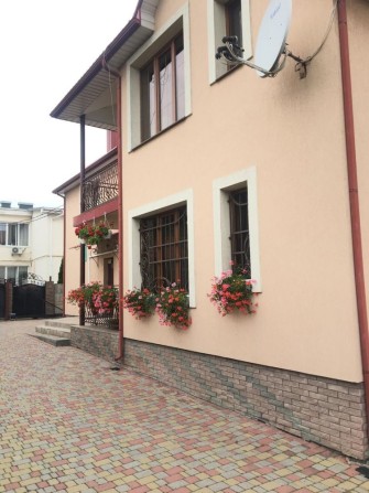 Продам окрему частину будинку під комерцію або житло - фото 1