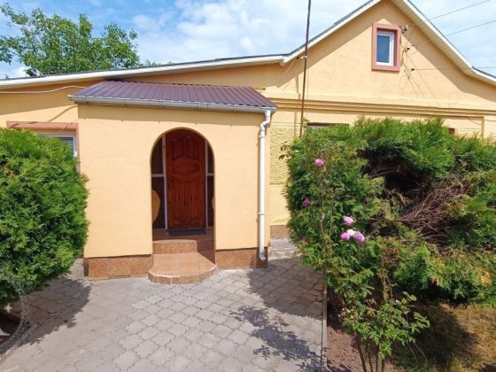 Продаж просторого будинку для двох сімей у Луцьку | 2 кухні | 2 входи | гараж Луцьк