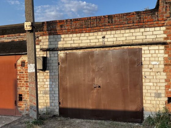 Здам в оренду великий гараж 36кв.м(4х9) з ямою і підвалом, АК-20А, р-н Обл. Лікарня Чернигов