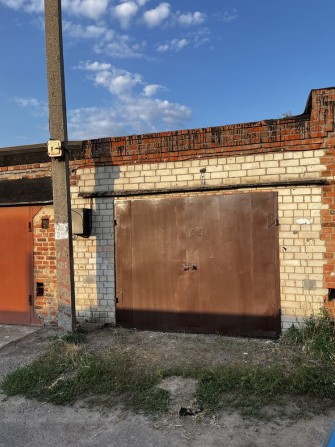Здам в оренду великий гараж 36кв.м(4х9) з ямою і підвалом, АК-20А, р-н Обл. Лікарня - фото 1