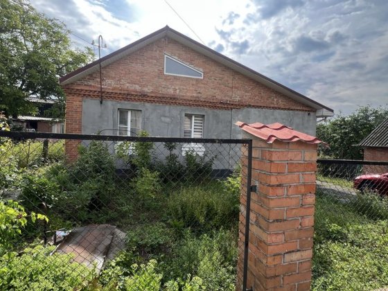 Терміново! Продам пів будинку