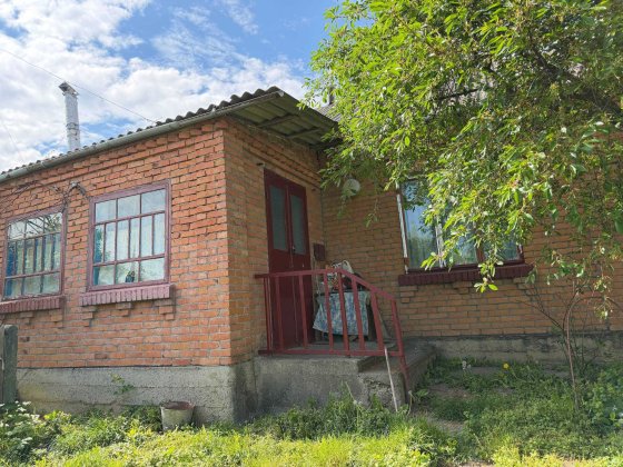 Продаж цегляного будинку