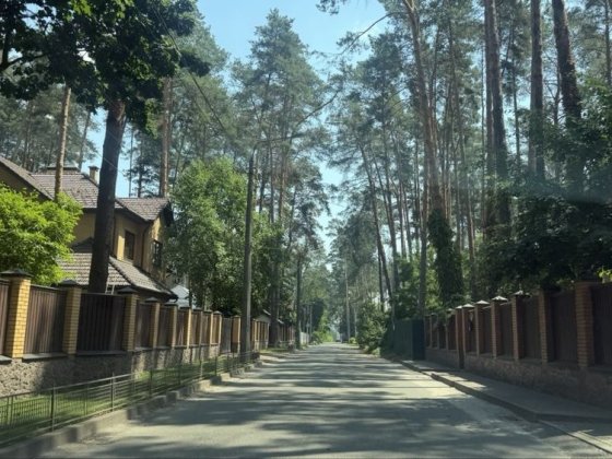 Будинок з терасою та власною земельною ділянкою в оточенні сосен Ирпень
