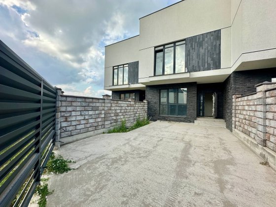 Продам котедж на Щасливому з внутрішніми роботами! Ровно