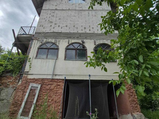 34248 Добротний будинок 120 м² у Лезнево із власною ділянкою та ставком!