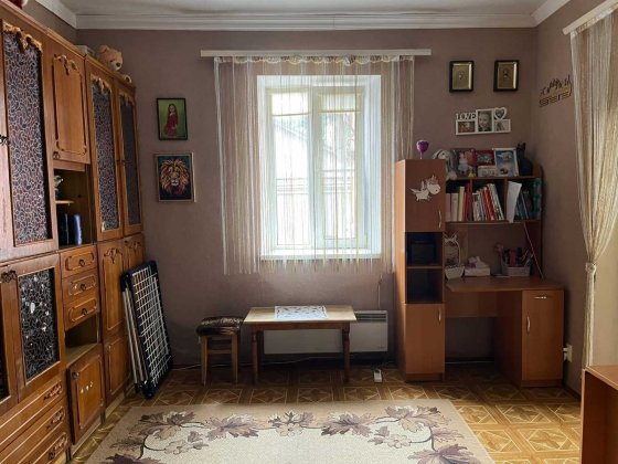44953 ЧАСТИНА БУДИНКУ 34 м² - Центр, 2 кімнати, окремий вхід, меблі, газ, 2 земельні ділянки