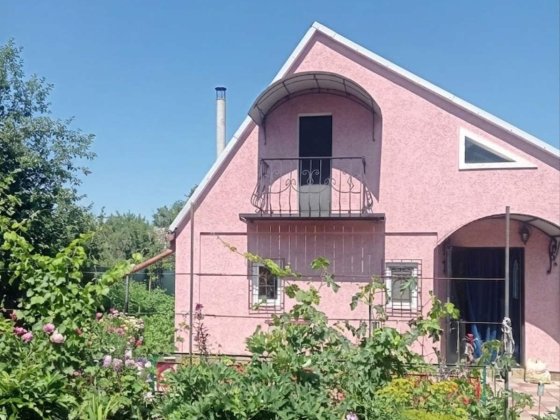 Продам дачний будинок в місті "Блакитні озера" Сумы