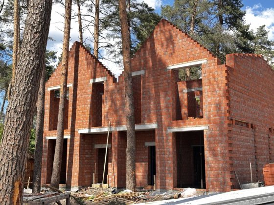 Сучасні таунхауси  в Ірпені серед сосен Ирпень