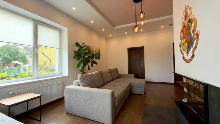 Продам будинок з ремонтом в місті - фото 1