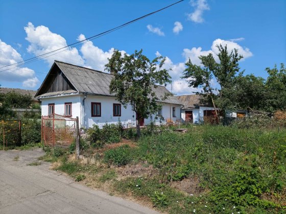 Продається будинок під реконструкцію в Рівному, район Тинне. Ровно