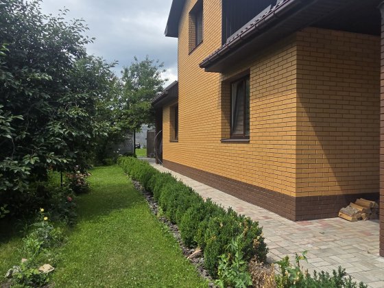 Продам два будинки з діючим  бізнесом Сумы