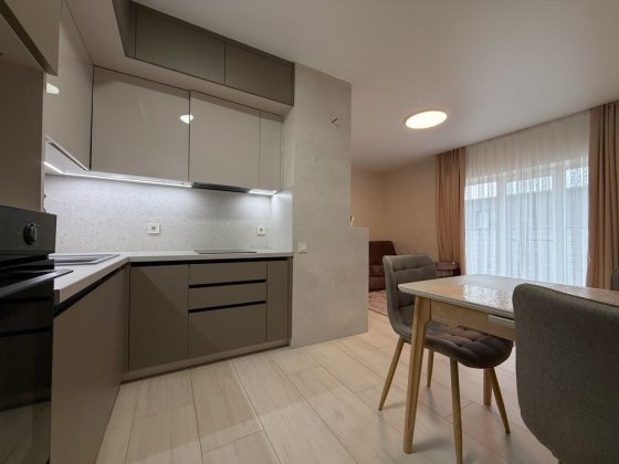 Продам котедж із ремонтом в тихій локації! Асфальтований доїзд, обжитий масив(всі сусіди живуть). Ді Ровно