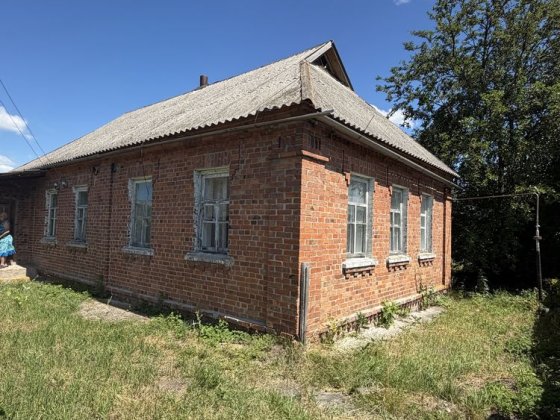 Будинок в гарному селі поряд з річкою Сумы