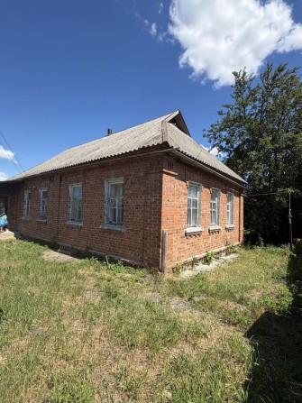 Будинок в гарному селі поряд з річкою - фото 1