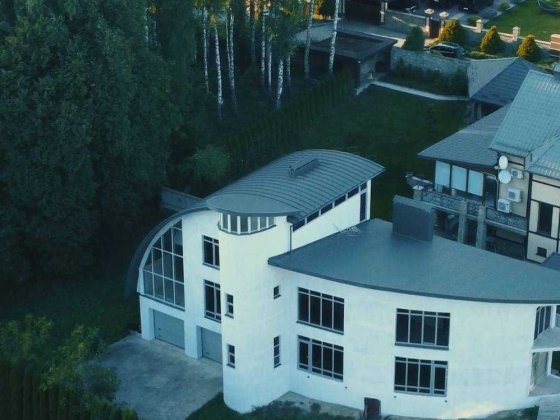 Продається будинок в престижному районі міста з виходом у ліс