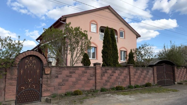 Продаж хорошого будинку з ремонтом на околиці міста - фото 1