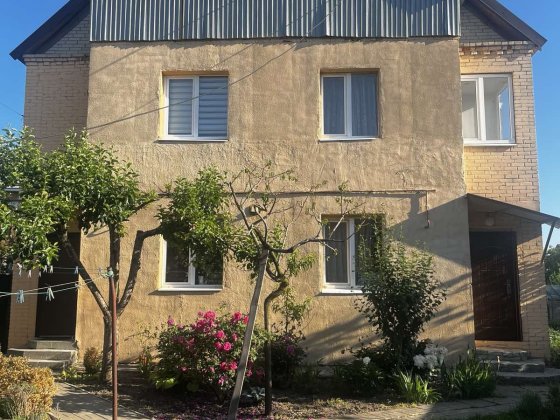 Від власника продам ідеальний  будинок для великої родини  з сонячними панелями Сумы