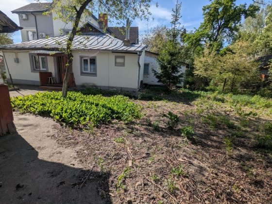 Продаж будинку з ділянкою в районі 12 школи Ровно