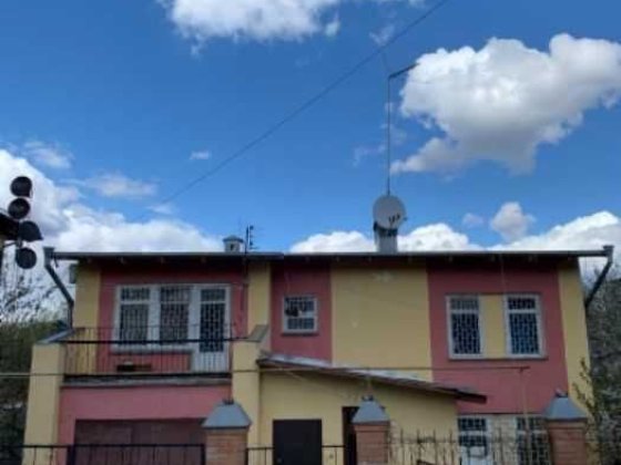 Затишний будинок в районі Павленківського парку з власним ставком. Полтава