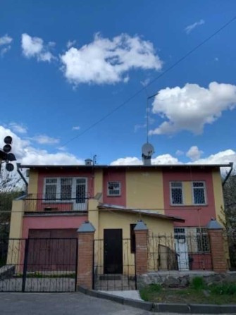 Затишний будинок в районі Павленківського парку з власним ставком. - фото 1