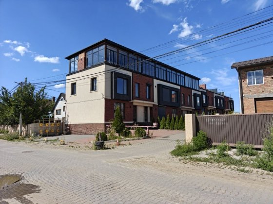 Продаж таунхаузу з ремонтом в м. Чернівці Чернівці