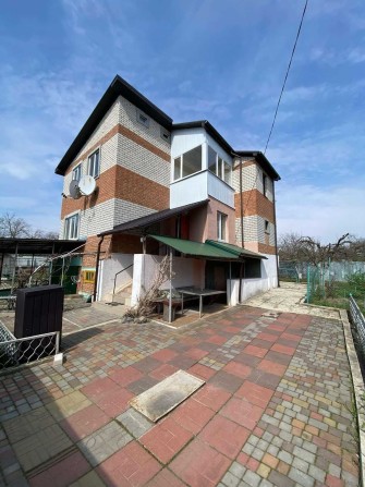 Просторий цегляний будинок 230 м² - фото 1