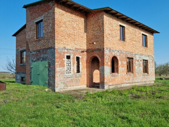 Продам будинок в с.Тахтаулове 250 кв. з  ділянкою 25сот по ціні квартири. Полтава