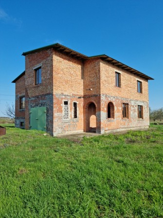 Продам будинок в с.Тахтаулове 250 кв. з  ділянкою 25сот по ціні квартири. - фото 1