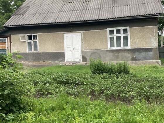 Продам будинок з земельною ділянкою Чернівці