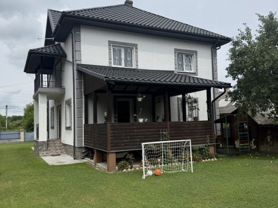 Продається 5кімн будинок з власним ставком вул.Дунайська (Садгора) Чернівці