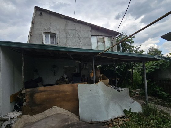 Частина будинка .три жилих приміщення  .гараж.д Вінниця