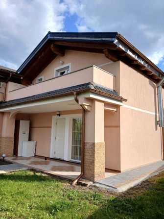 У продажу якісно побудований таунхаус в італійському стилі. - фото 1