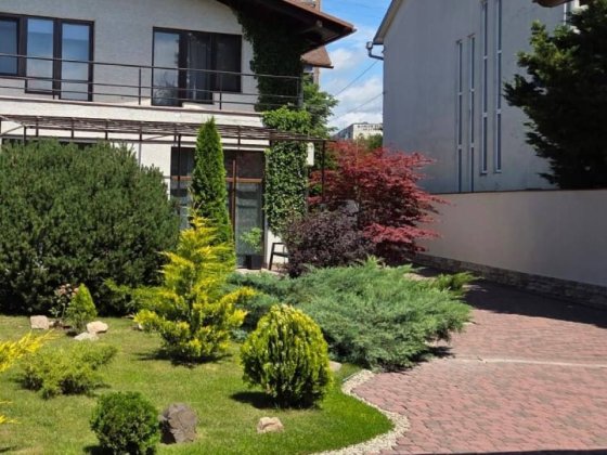 Продаж 2 будинків за ціною 1, р-н Пʼяного ринку Ужгород