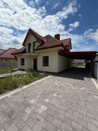 Гарний двоповерховий будинок з ремонтом - фото 1