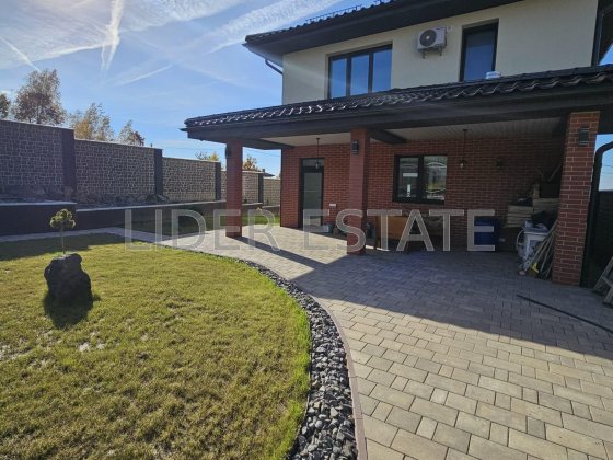 Продам будинок в Ужгороді: 5 кімнат, 180 м², 7 соток земельної ділянки.