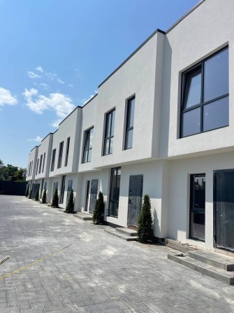 Продається Таунхаус з двориком на Петропавлівській Борщагівці - фото 1