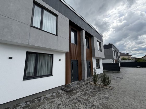 Продам будинок дуплекс камін ремонт меблі техніка без комісії