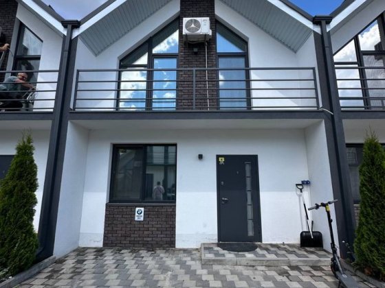 Таунзаус з ремонтом в Петропавлівській Борщагівці