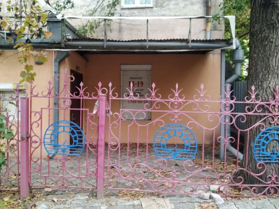 Здам в оренду квартиру на 1 поверсі зі своїм входом і двориком. Січових стрільців 1 Була стоматолог