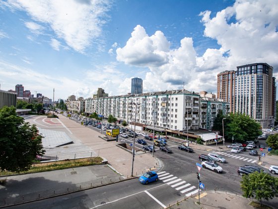 Без % Продаж 2 квартири вул. Коновальця 3, метро палац Україна