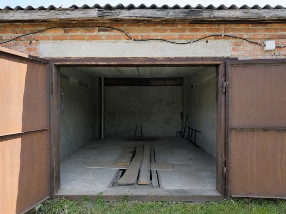 Продам гараж з ямою та підвалом