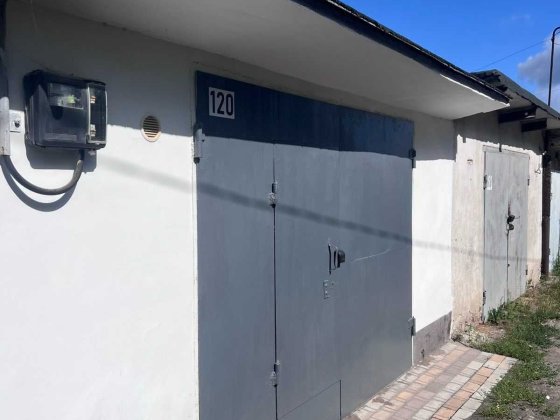 Гараж, електрифікований в центрі міста Звягель