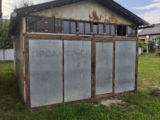 Металевий гараж з металу та конструкцій. Надворная