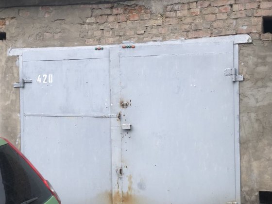 Продам гараж в а/к 25 тычины Полуботки
