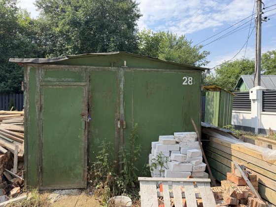 Продається металевий гараж 3×5 м. В хорошому стані. Без місця. Самовивіз і демонтаж за рахунок покуп Ивано-Франковск